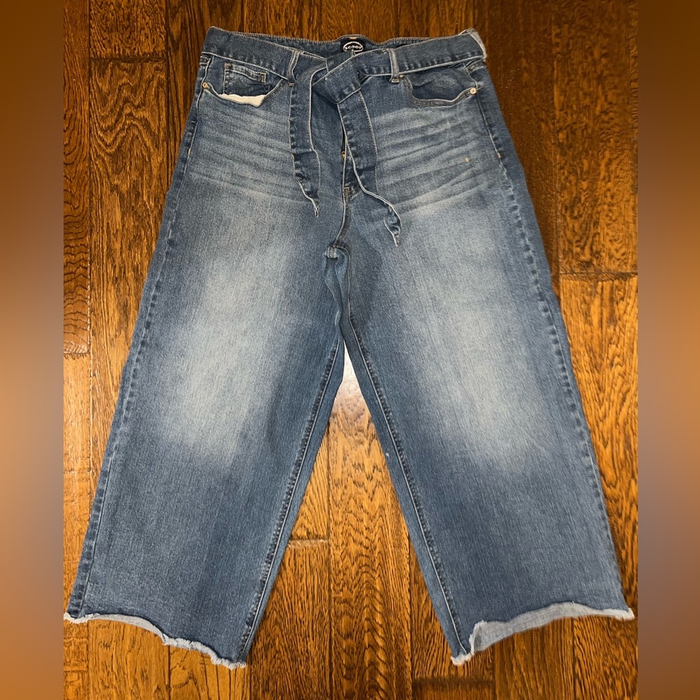 Scoop, wide leg, light wash jeans with Jean belt